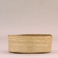 幅：24 (cm)×奥行：23 (cm)×高さ：10 (cm)／105 (g)，撮影・計測日：2002-08-06