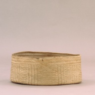 幅：24 (cm)×奥行：23 (cm)×高さ：10 (cm)／105 (g)，撮影・計測日：2002-08-06