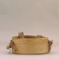 幅：28 (cm)×奥行：28 (cm)×高さ：12 (cm)／171 (g)，撮影・計測日：2002-08-07