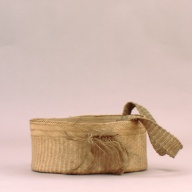 幅：28 (cm)×奥行：28 (cm)×高さ：12 (cm)／171 (g)，撮影・計測日：2002-08-07