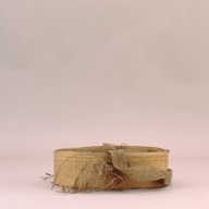 幅：28 (cm)×奥行：30 (cm)×高さ：9.1 (cm)／169 (g)，撮影・計測日：2002-08-06