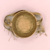 幅：28 (cm)×奥行：30 (cm)×高さ：9.1 (cm)／169 (g)，撮影・計測日：2002-08-06