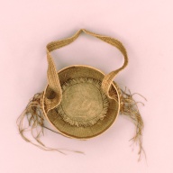 幅：29 (cm)×奥行：28 (cm)×高さ：11 (cm)／201 (g)，撮影・計測日：2002-08-06