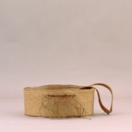 幅：29 (cm)×奥行：29 (cm)×高さ：11 (cm)／219 (g)，撮影・計測日：2002-08-06