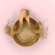 幅：29 (cm)×奥行：29 (cm)×高さ：11 (cm)／219 (g)，撮影・計測日：2002-08-06