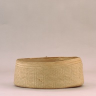 幅：37 (cm)×奥行：34 (cm)×高さ：14 (cm)／175 (g)，撮影・計測日：2002-08-06