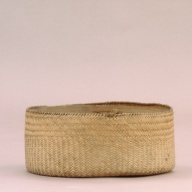 幅：20 (cm)×奥行：20 (cm)×高さ：9.1 (cm)／93 (g)，撮影・計測日：2002-08-06