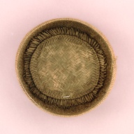 幅：20 (cm)×奥行：20 (cm)×高さ：9.1 (cm)／93 (g)，撮影・計測日：2002-08-06