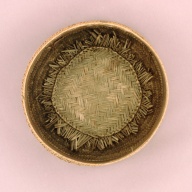 幅：27 (cm)×奥行：27 (cm)×高さ：12 (cm)／117 (g)，撮影・計測日：2002-08-07