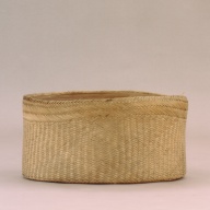 幅：28 (cm)×奥行：28 (cm)×高さ：14 (cm)／167 (g)，撮影・計測日：2002-08-06