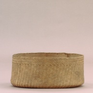 幅：22 (cm)×奥行：21 (cm)×高さ：9.0 (cm)／96 (g)，撮影・計測日：2002-08-06