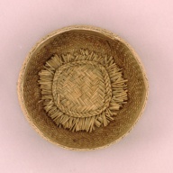 幅：22 (cm)×奥行：21 (cm)×高さ：9.0 (cm)／96 (g)，撮影・計測日：2002-08-06