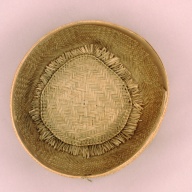 幅：29 (cm)×奥行：30 (cm)×高さ：11 (cm)／119 (g)，撮影・計測日：2002-08-07