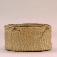 幅：21 (cm)×奥行：21 (cm)×高さ：12 (cm)／126 (g)，撮影・計測日：2002-08-07