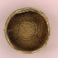 幅：21 (cm)×奥行：21 (cm)×高さ：12 (cm)／126 (g)，撮影・計測日：2002-08-07