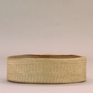 幅：27 (cm)×奥行：27 (cm)×高さ：8.2 (cm)／85 (g)，撮影・計測日：2002-08-07