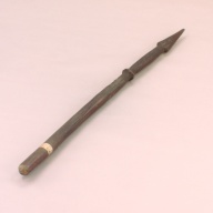 幅：5.9 (cm)×奥行：85 (cm)×高さ：4.2 (cm)／701 (g)，撮影・計測日：2002-08-09