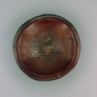 幅：64 (cm)×奥行：64 (cm)×高さ：20 (cm)／7.83 (kg)，撮影・計測日：2002-09-04