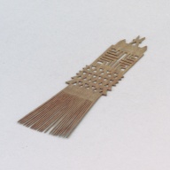 幅：6.9 (cm)×奥行：25 (cm)×高さ：0.3 (cm)／33 (g)，撮影・計測日：2003-10-29