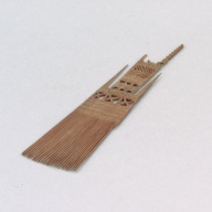 幅：5.4 (cm)×奥行：23 (cm)×高さ：0.3 (cm)／33 (g)，撮影・計測日：2003-10-29