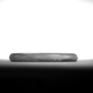 幅：8.4 (cm)×奥行：8.6 (cm)×高さ：1.1 (cm)／51 (g)，撮影・計測日：1993-12-16