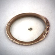 幅：8.4 (cm)×奥行：9.2 (cm)×高さ：0.6 (cm)／24 (g)，撮影・計測日：1993-11-30