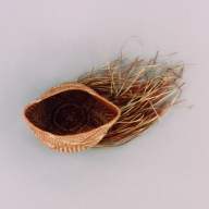 幅：35 (cm)×奥行：15 (cm)×高さ：17 (cm)／55 (g)，撮影・計測日：2002-09-13