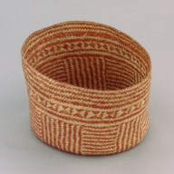 幅：24 (cm)×奥行：22 (cm)×高さ：16 (cm)／67 (g)，撮影・計測日：2002-09-13