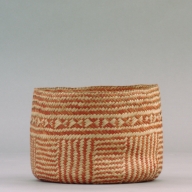 幅：24 (cm)×奥行：22 (cm)×高さ：16 (cm)／67 (g)，撮影・計測日：2002-09-13