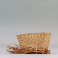 幅：31 (cm)×奥行：20 (cm)×高さ：14 (cm)／60 (g)，撮影・計測日：2002-09-13