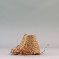 幅：31 (cm)×奥行：20 (cm)×高さ：14 (cm)／60 (g)，撮影・計測日：2002-09-13