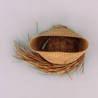 幅：31 (cm)×奥行：20 (cm)×高さ：14 (cm)／60 (g)，撮影・計測日：2002-09-13