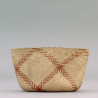 幅：27 (cm)×奥行：18 (cm)×高さ：15 (cm)／62 (g)，撮影・計測日：2002-09-13