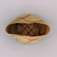 幅：27 (cm)×奥行：18 (cm)×高さ：15 (cm)／62 (g)，撮影・計測日：2002-09-13