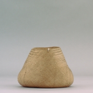 幅：29 (cm)×奥行：23 (cm)×高さ：16 (cm)／80 (g)，撮影・計測日：2002-09-13