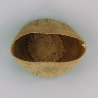 幅：29 (cm)×奥行：23 (cm)×高さ：16 (cm)／80 (g)，撮影・計測日：2002-09-13