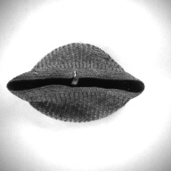 幅：19 (cm)×奥行：11 (cm)×高さ：8.1 (cm)／17 (g)，撮影・計測日：1993-12-01