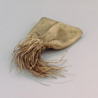 幅：19 (cm)×奥行：39 (cm)×高さ：6.8 (cm)／53 (g)，撮影・計測日：2002-09-17