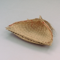 W:57 (cm)×D:44 (cm)×H:17 (cm)／207 (g)，Measurement date:2002-09-17