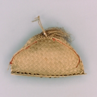 W:57 (cm)×D:44 (cm)×H:17 (cm)／207 (g)，Measurement date:2002-09-17