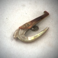 幅：2.2 (cm)×奥行：4.8 (cm)×高さ：0.6 (cm)／4 (g)，撮影・計測日：1993-12-07