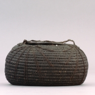 幅：26 (cm)×奥行：27 (cm)×高さ：14 (cm)／403 (g)，撮影・計測日：2002-09-25