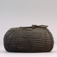 幅：26 (cm)×奥行：27 (cm)×高さ：14 (cm)／403 (g)，撮影・計測日：2002-09-25