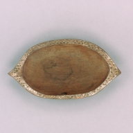 幅：28 (cm)×奥行：15 (cm)×高さ：5.7 (cm)／329 (g)，撮影・計測日：2002-09-24