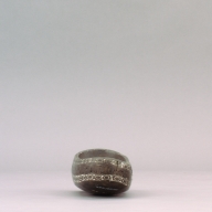 幅：28 (cm)×奥行：10 (cm)×高さ：7.5 (cm)／1.1 (kg)，撮影・計測日：2002-09-26