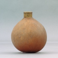 幅：17 (cm)×奥行：17 (cm)×高さ：20 (cm)／120 (g)，撮影・計測日：2003-10-29