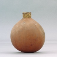 幅：17 (cm)×奥行：17 (cm)×高さ：20 (cm)／120 (g)，撮影・計測日：2003-10-29