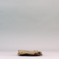 幅：40 (cm)×奥行：22 (cm)×高さ：4.2 (cm)／110 (g)，撮影・計測日：2002-10-01