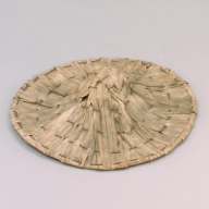 幅：42 (cm)×奥行：47 (cm)×高さ：13 (cm)／181 (g)，撮影・計測日：2002-10-01