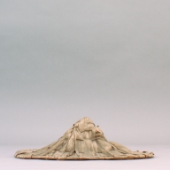 幅：42 (cm)×奥行：47 (cm)×高さ：13 (cm)／181 (g)，撮影・計測日：2002-10-01